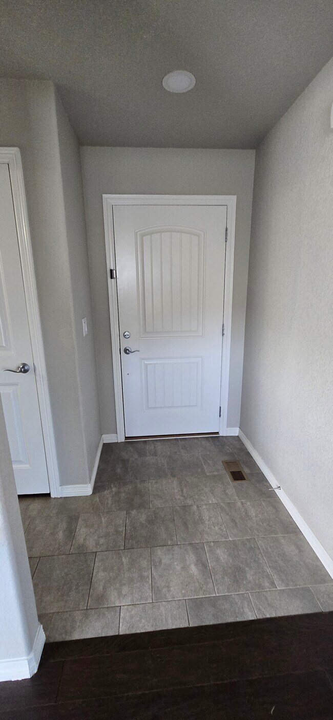 Entrada de la puerta principal - 6081 Anders Ridge Ln