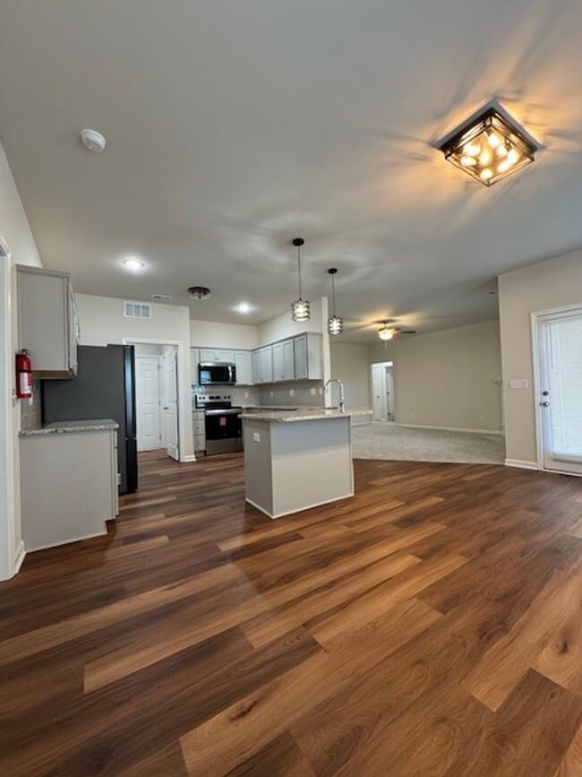 Building Photo - 111 Kendall Farms Dr