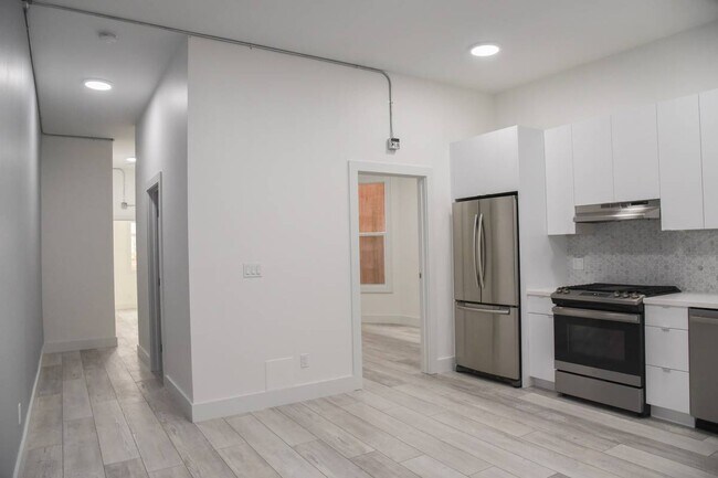Foto del edificio - 755 6th Ave