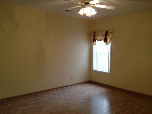 Building Photo - 1414 Collins Dr