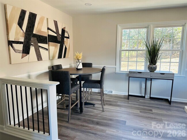 Foto del edificio - 8208 Doverdale Ln