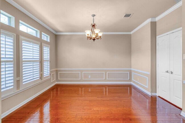 Foto del edificio - 8707 Roswell Ridge
