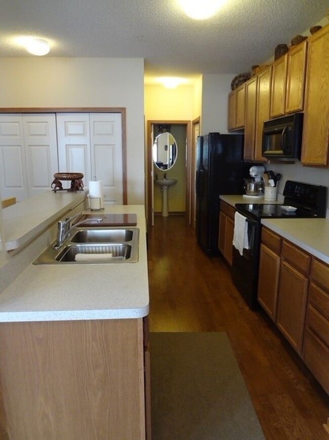 Foto del edificio - CHASKA TOWNHOME FOR RENT