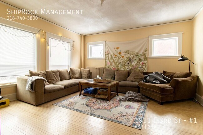 Building Photo - 1911 E 3rd St