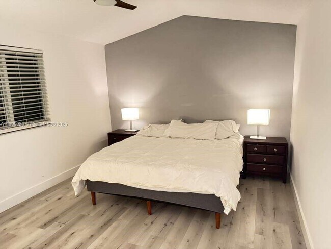 Foto del edificio - 925 Briar Ridge Rd