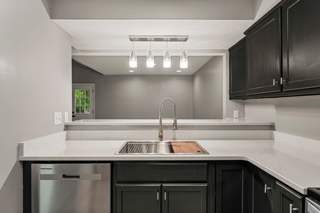 Building Photo - 6344 Olde Towne Dr