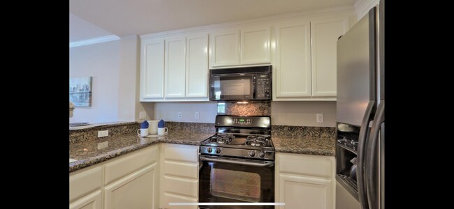 Building Photo - 2101 Winepol Loop