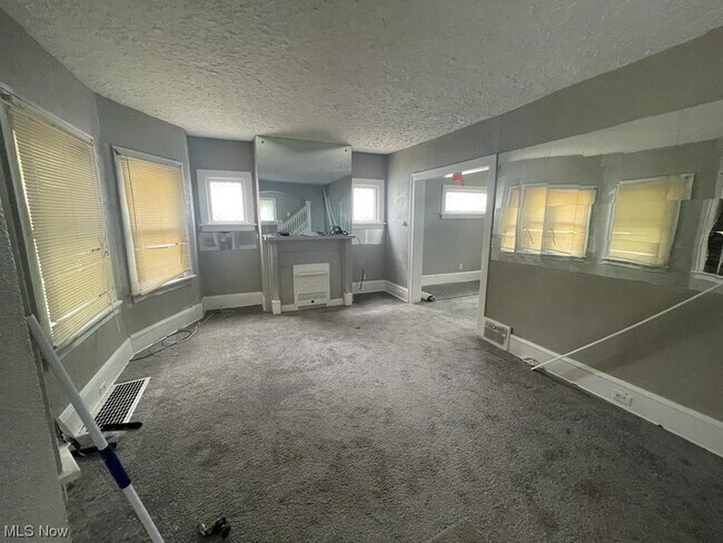 Foto del edificio - 3281 E 121st St