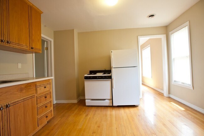 Foto del edificio - 2429-2431 N. Farwell Ave