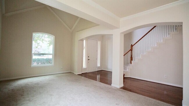 Foto del edificio - 329 Parkhurst Ln