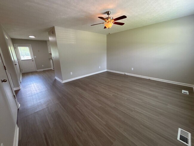 Foto del edificio - Renovated 2 Bedroom Duplex in Manchester!