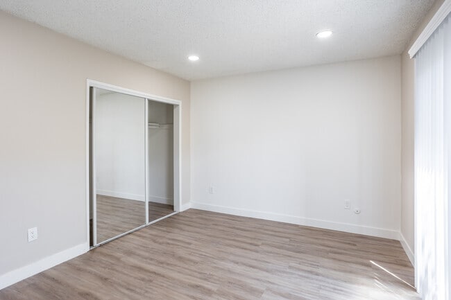 1BR, 1BA - 800SF Bedroom - Monticello Apartments