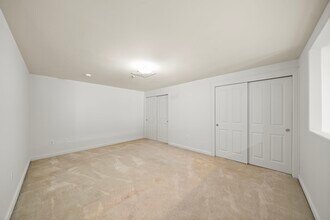 Building Photo - 914 Main St