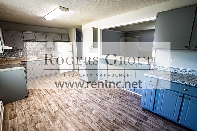 Building Photo - 106 Westbury Dr