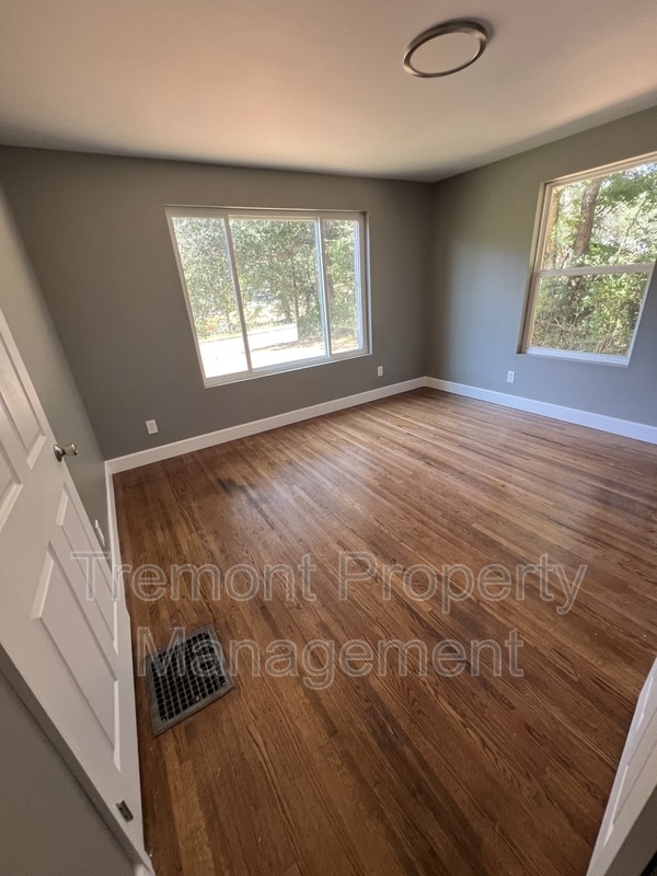 Foto del edificio - 5320 Central Ave