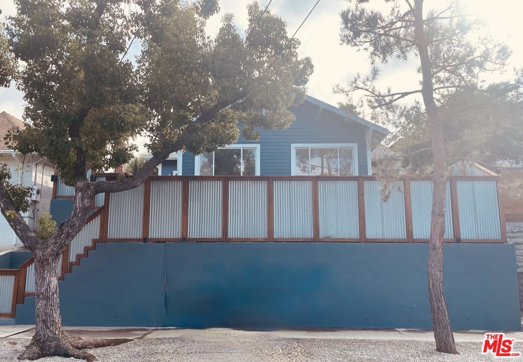Primary Photo - 1806 Effie St