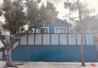 Building Photo - 1806 Effie St