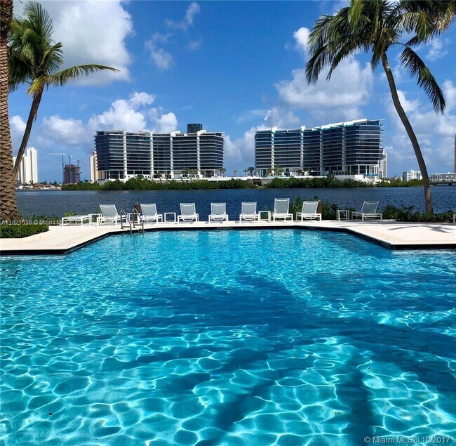 Foto del edificio - 3255 NE 184th St