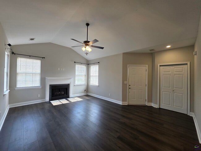 Building Photo - 412 Nandina Ct