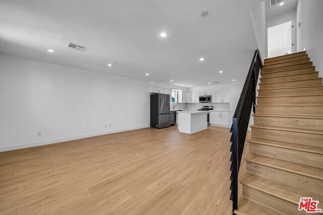 Foto del edificio - 229 N Park View St