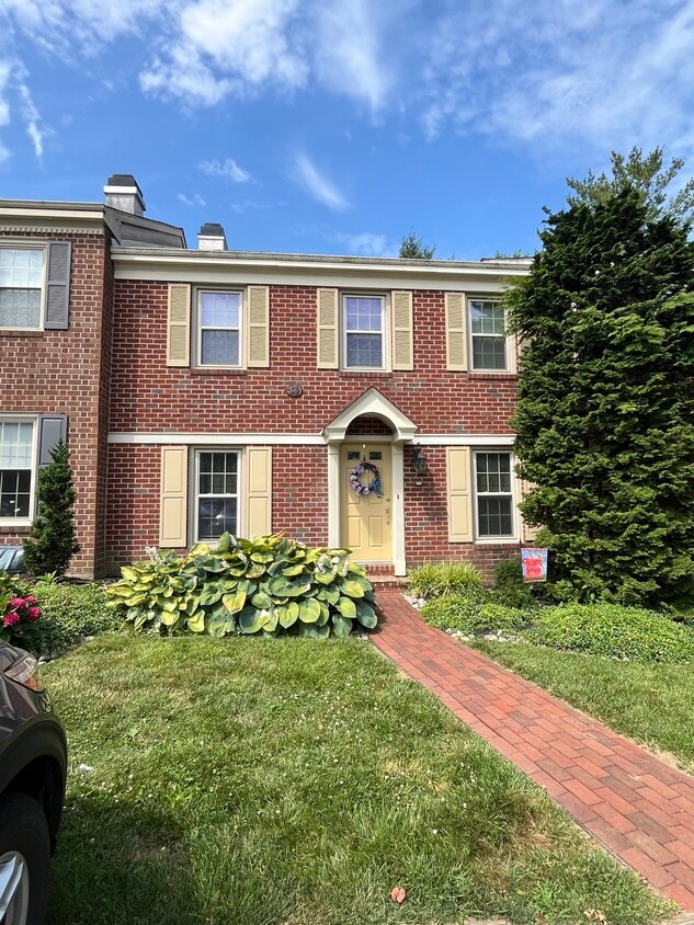 Primary Photo - 301 Penns Ln