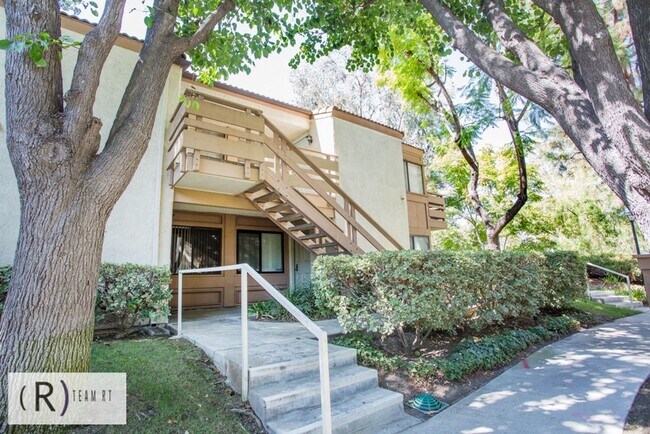 Building Photo - 2-Bed Upstairs Unit with Amenities