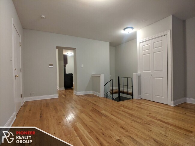 Foto del edificio - 813 W Cornelia Ave