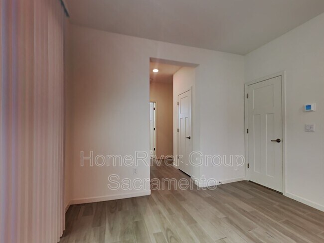 Foto del edificio - 408 Sambre Pl