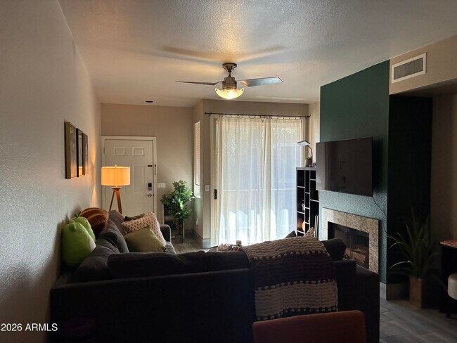 Foto del edificio - 1411 E Orangewood Ave