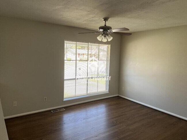 Foto del edificio - 7809 Charlotte Dr SW