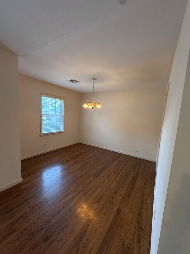 Foto del edificio - 572 Farmington Rd