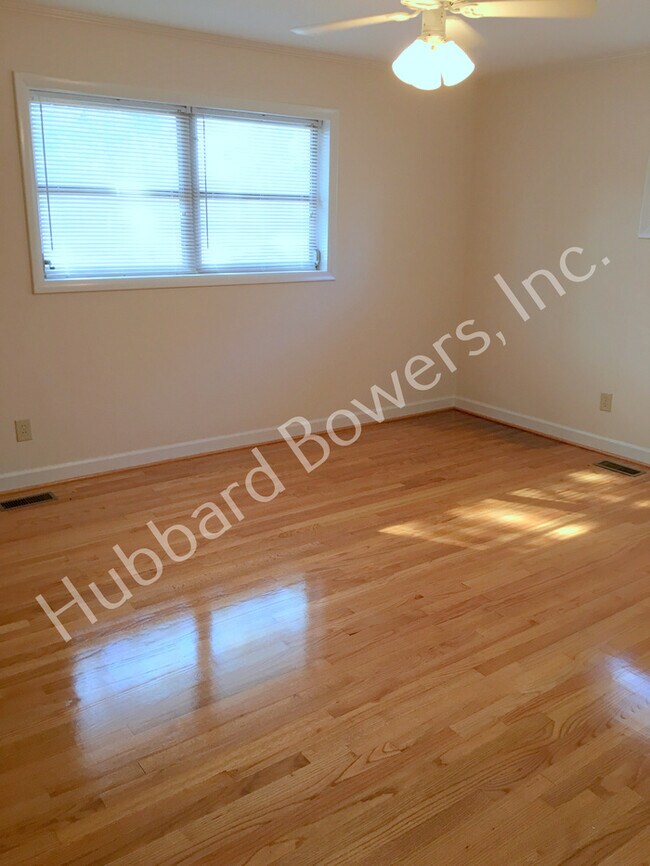 Building Photo - Forest Acres Duplex