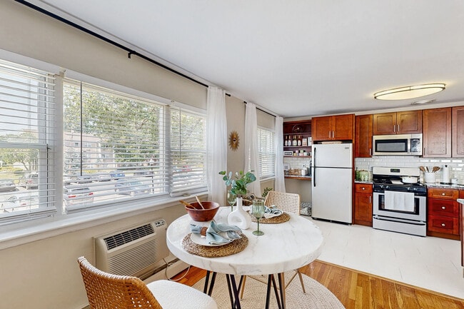 Building Photo - The Crossings at Menlo Park