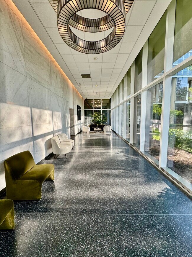 Foto del edificio - 9655 Woods Dr