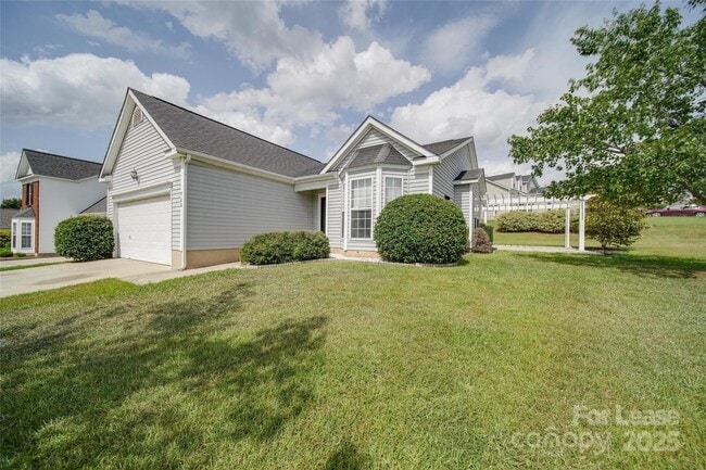 Building Photo - 120 Lantana Dr