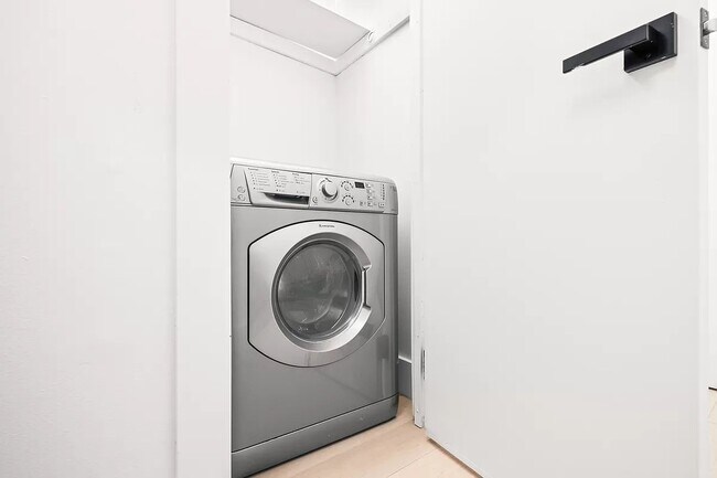 Foto del edificio - 81 Saint Marks Place