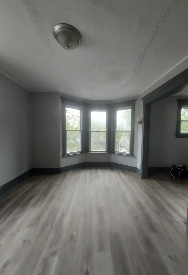 Foto del edificio - 279 Hudson Ave