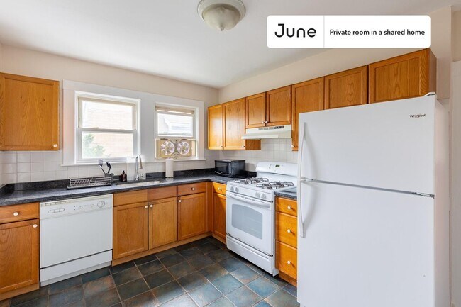 Foto del edificio - Room in Shared 5 bed/2 bath home