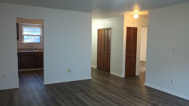 Building Photo - 865 Beech Ct