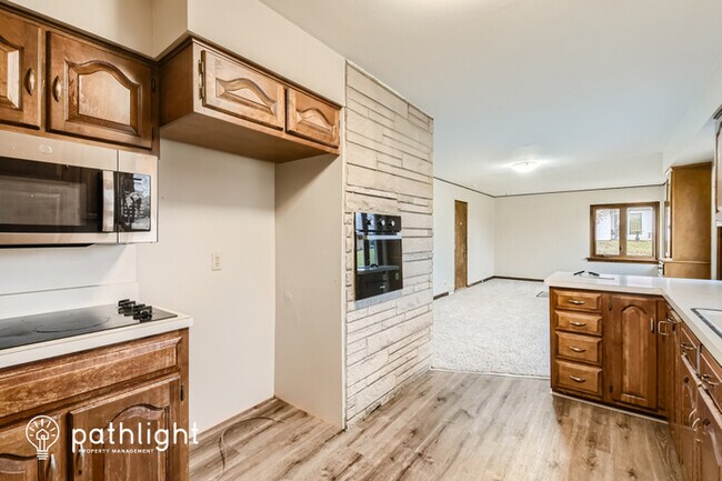 Foto del edificio - 1601 Barthelone Street, Crest Hill, IL, 60403
