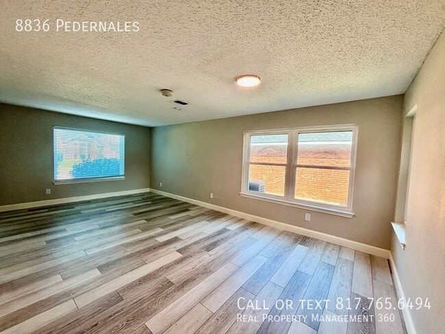 Foto del edificio - 8836 Pedernales-