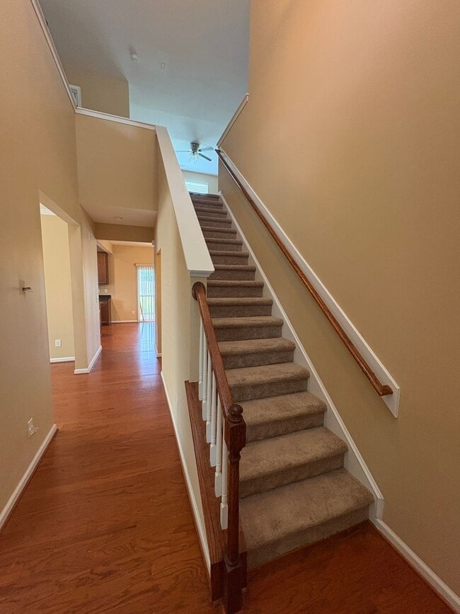 Building Photo - Gorgeous Sanford Home with Fenced Yard