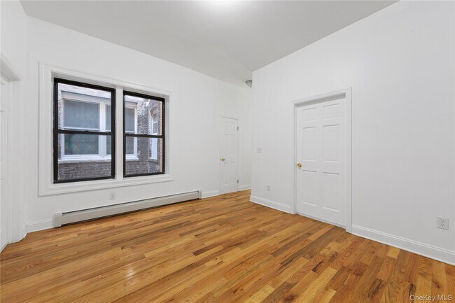 Foto del edificio - 1587 Lincoln Pl