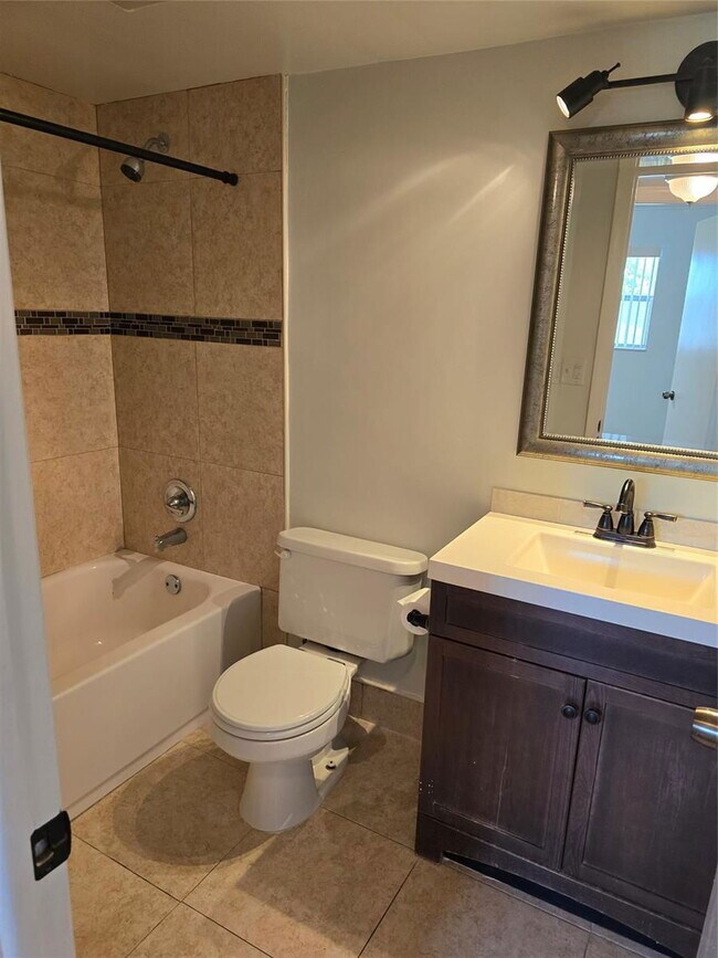 8225 Sunrise Lakes Blvd Unit 303, Sunrise, FL 33322 Condo for Rent in