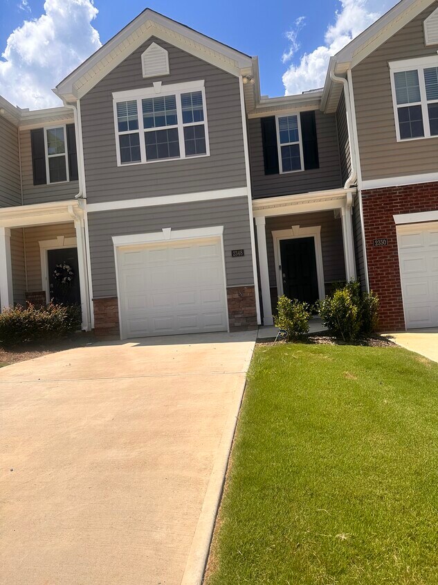 Foto principal - 2348 Lily Dr