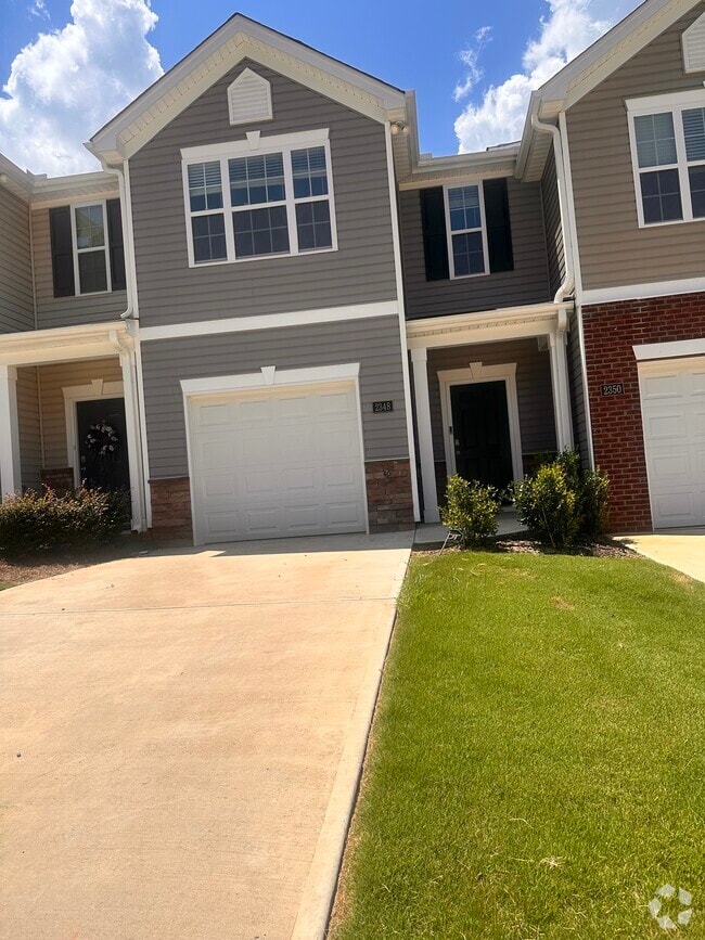 Building Photo - 2348 Lily Dr