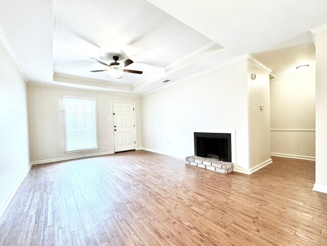 Foto del edificio - 2 Bedroom in Parkview Oaks off Old Jeffers...