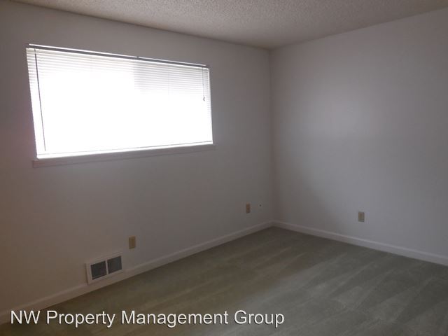 Building Photo - 15817 Manor Way