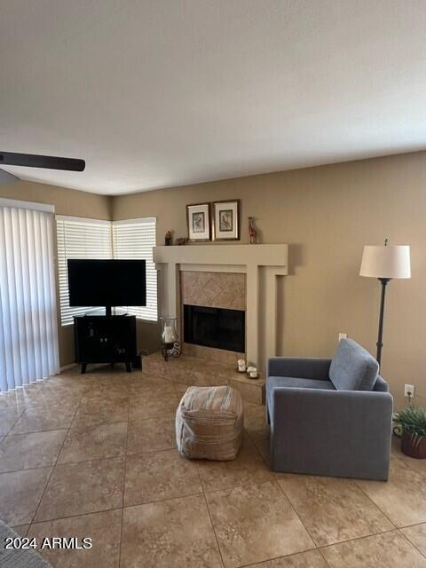 Foto del edificio - 8700 E Mountain View Rd