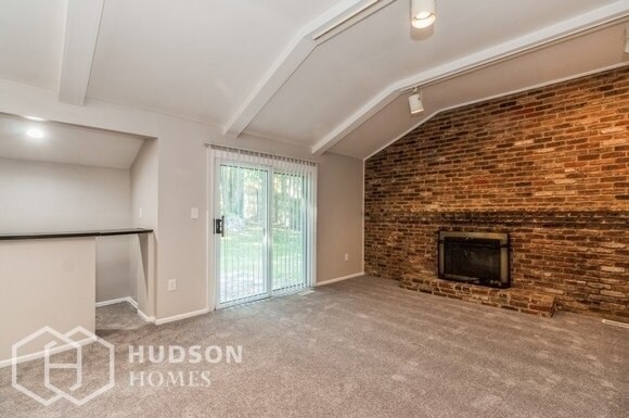 Building Photo - 11 Darien Dr